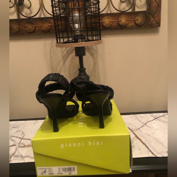 Black heeled sandals; size 7.5; straps are elastic; good stretch; - Picture 5 of 5